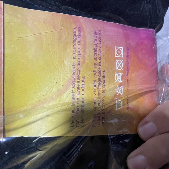 Praise in like new
In black - Picture 6 of 6